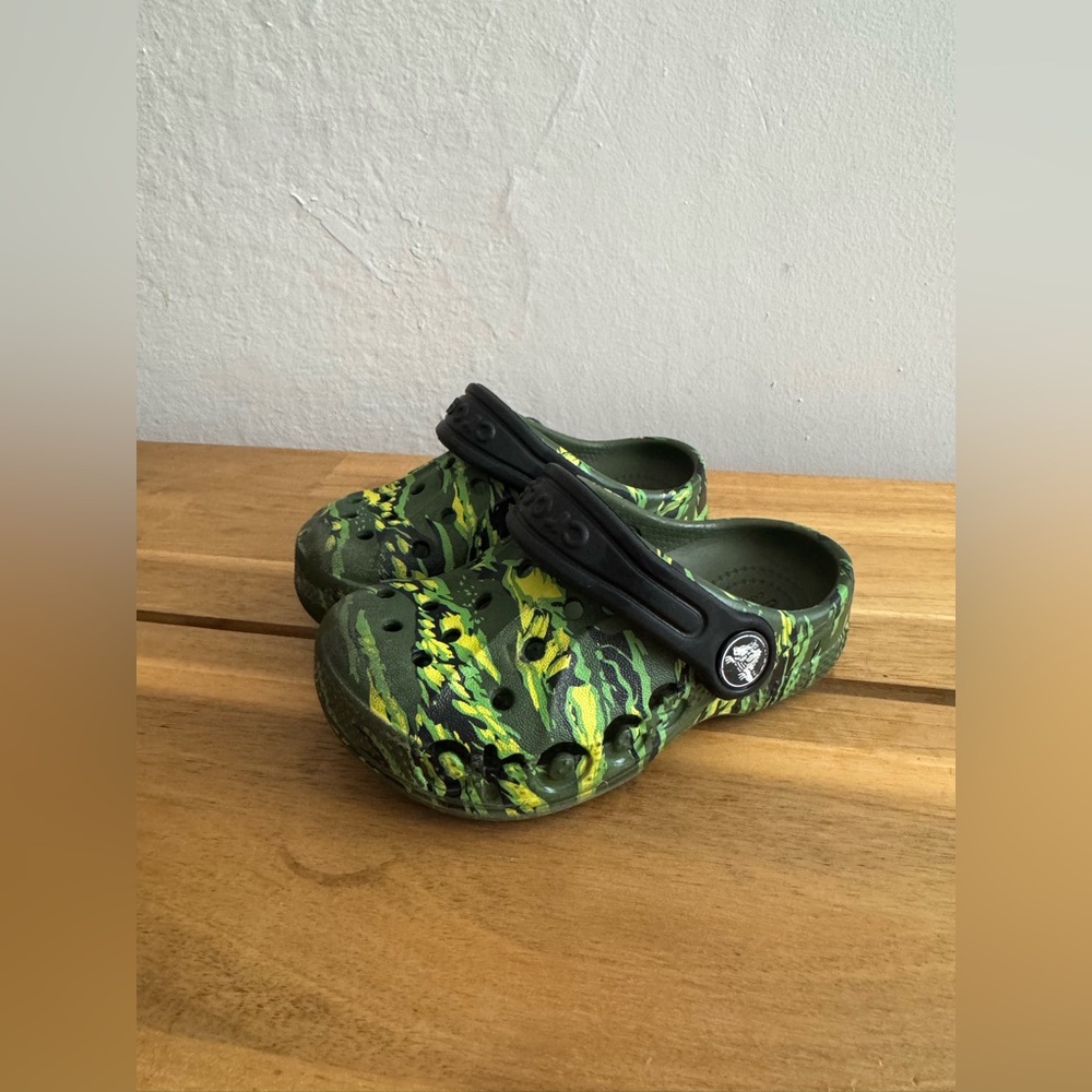 CROCS Toddler Baya clog in tiger camo size 7c